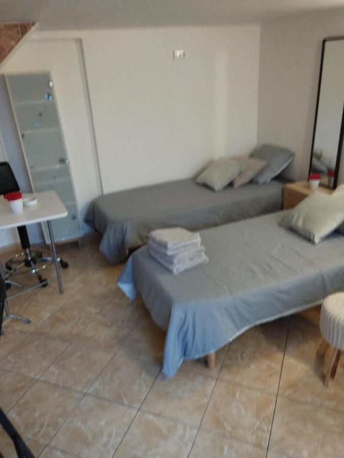 Studio Meuble Avec Piscine Partagee La Ferté-Gaucher Esterno foto